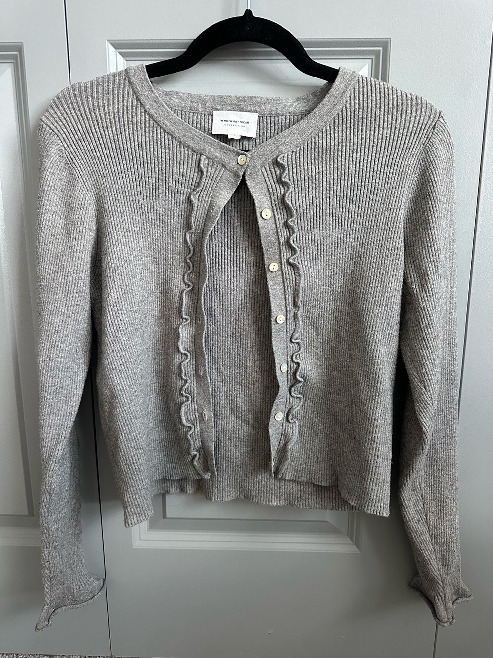 Who What Wear Light Gray Ribbed Ruffle-Trim Cardigan